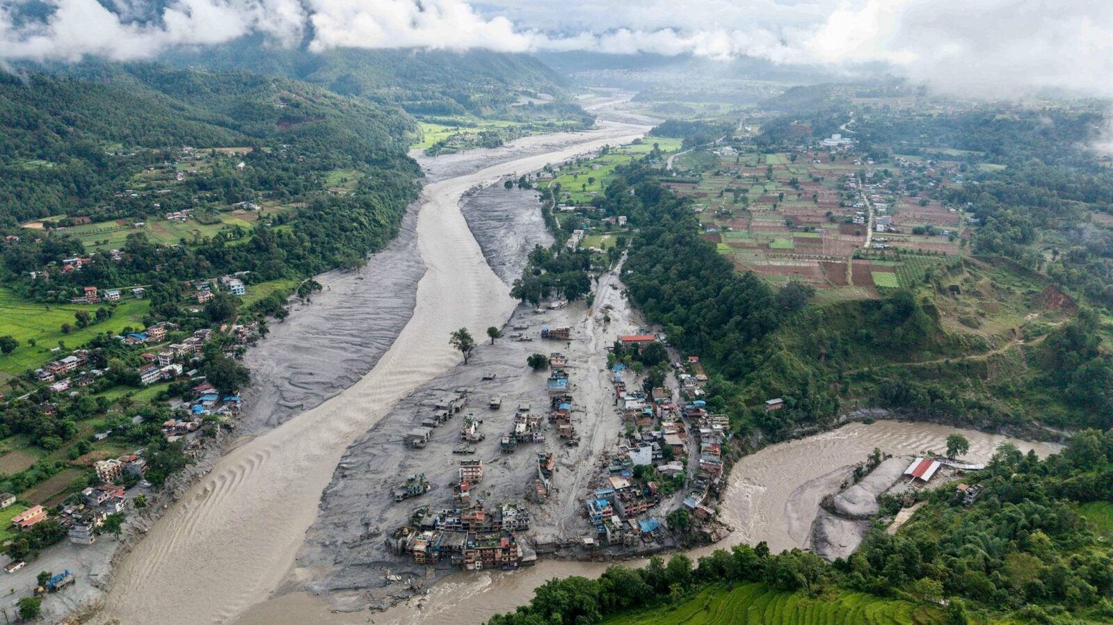 Dezastru Nepal-Tibet: Ghețar prăbușit, 165 morți și 1.500 dispăruți