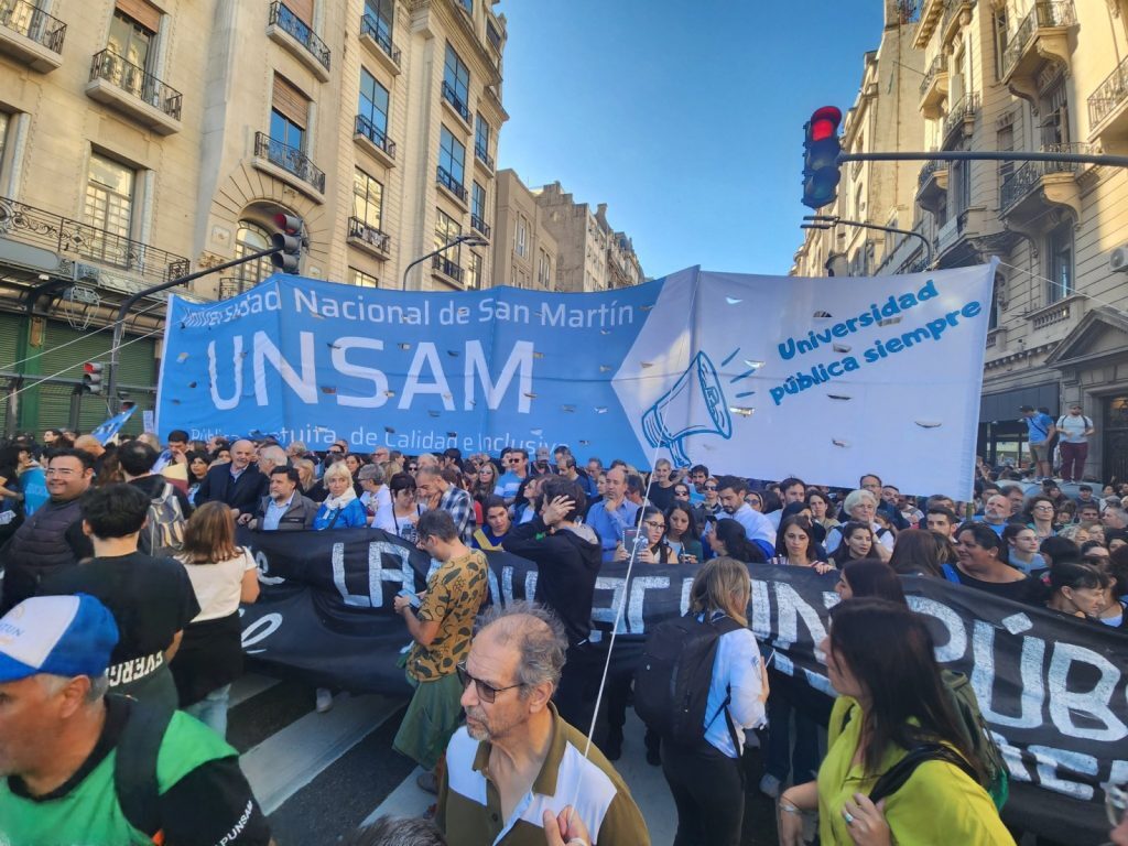 Argentina în fierbere: Proteste violente față de legea lui Milei