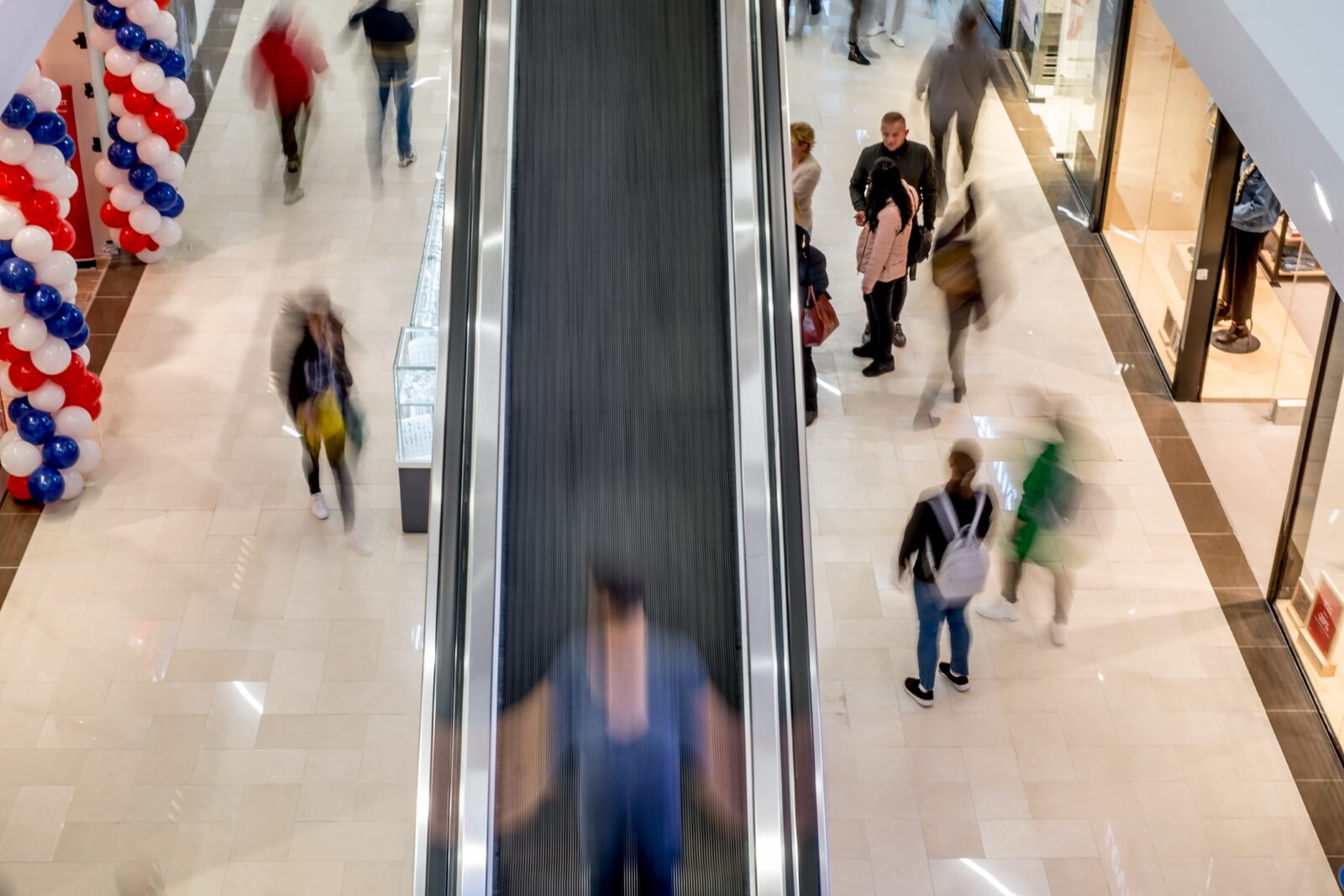 Retailul românesc în declin total: vânzări în scădere pe bandă rulantă