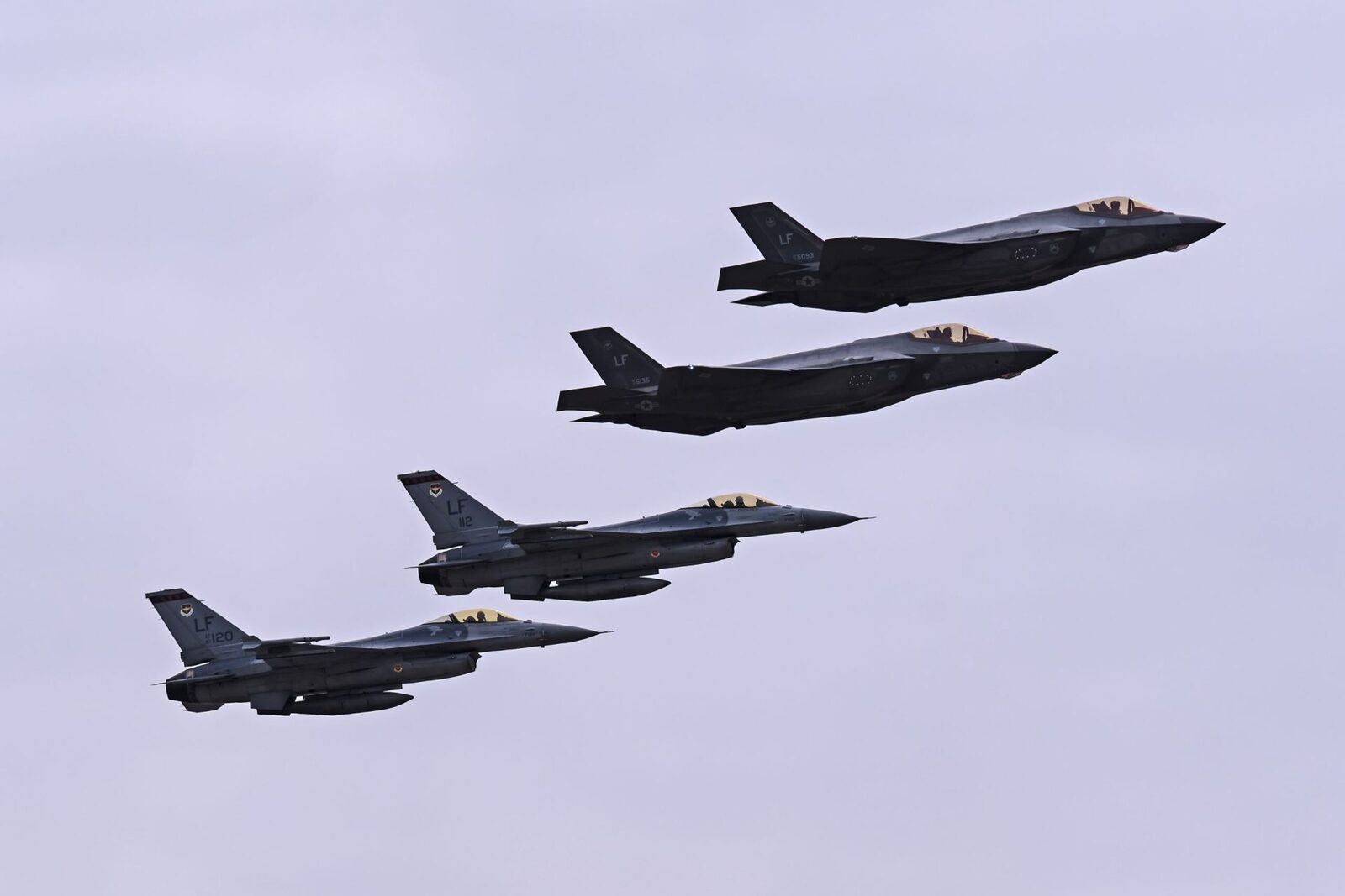 Tinta aeriană lângă Insula Șerpilor, F-18 la datorie