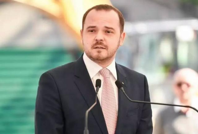 Ambulanță atacată la Cluj: Minciuna virtuală ucide în realitate
