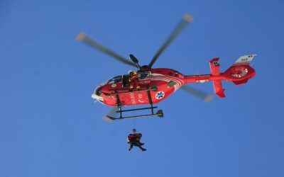 Germani salvați din Văile Albe cu sistem nou, elicopter SMURD ajută