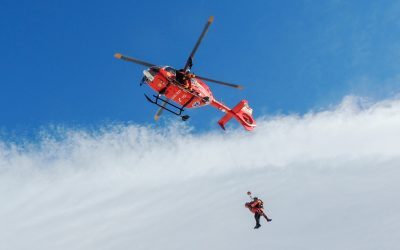 Bucegi: Doi alpiniști blocați, intervenție dificilă salvamontiști