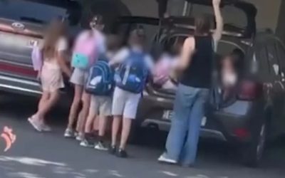 Dacia 10 locuri improvizată: Șefă after-school explică nebunia din portbagaj