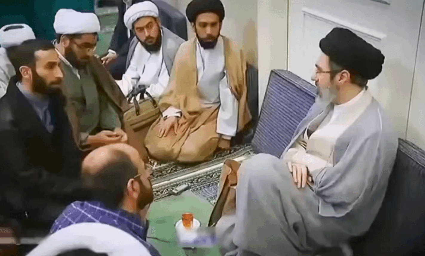 Khamenei, surprins în imagini noi de la începutul războiului
