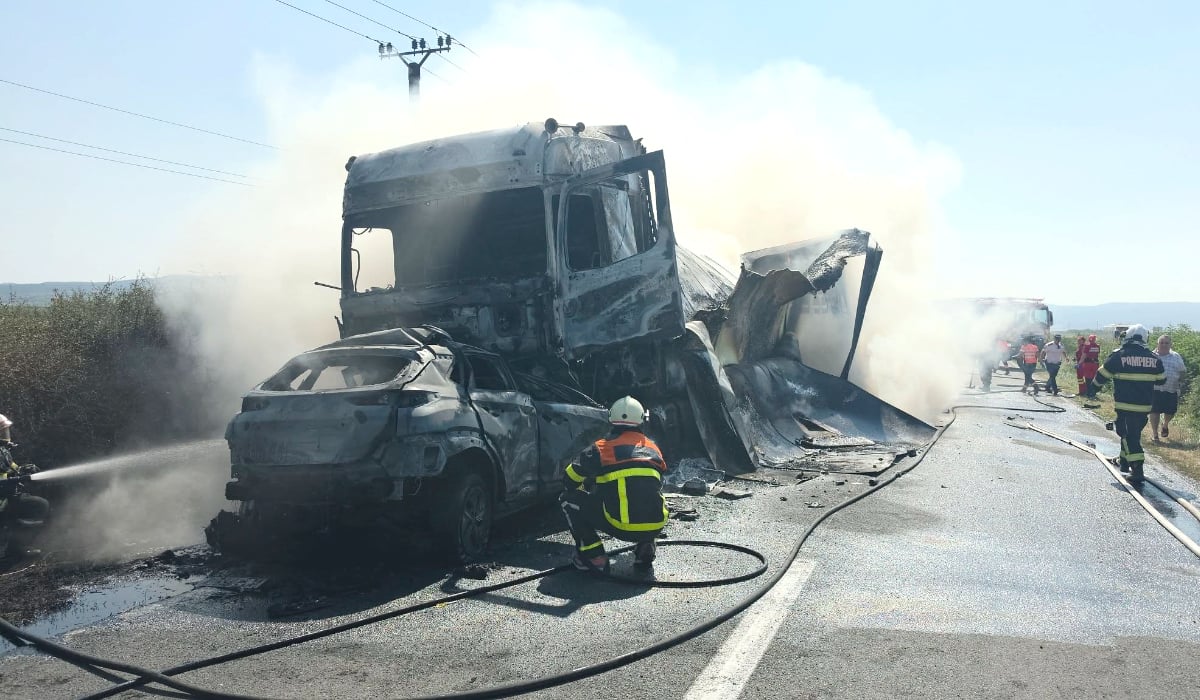 Șofer carbonizat după un cumplit accident: mașină și TIR, un infern de flăcări