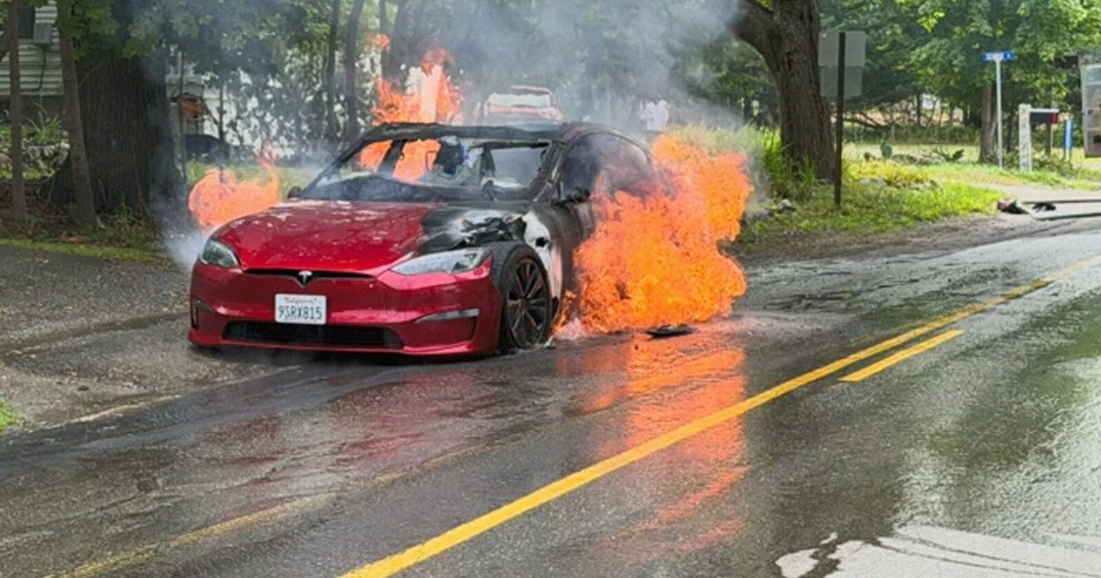Tesla, în curtea pompierilor: Ce s-a întâmplat a uimit pe toți
