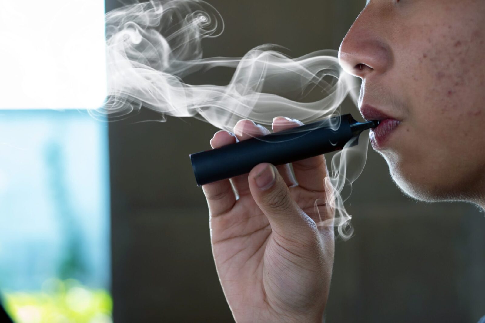 Vapingul îți distruge ochii pe furiș