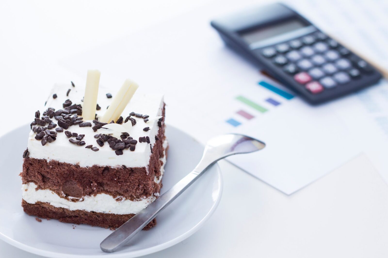 Prăjituri cu zahăr: TVA 11% sau 21%? Antreprenorii HoReCa, din nou în impas