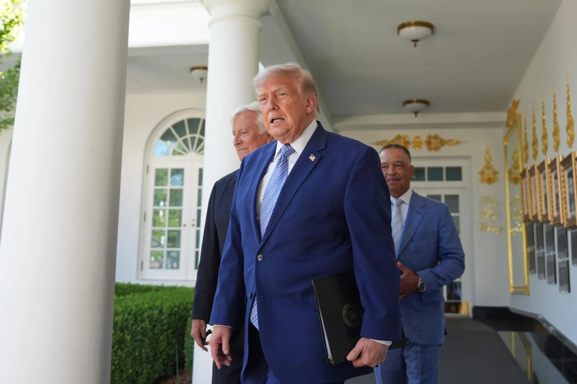 Trump, scenă de groază: Avioane ridicate din aer la eveniment
