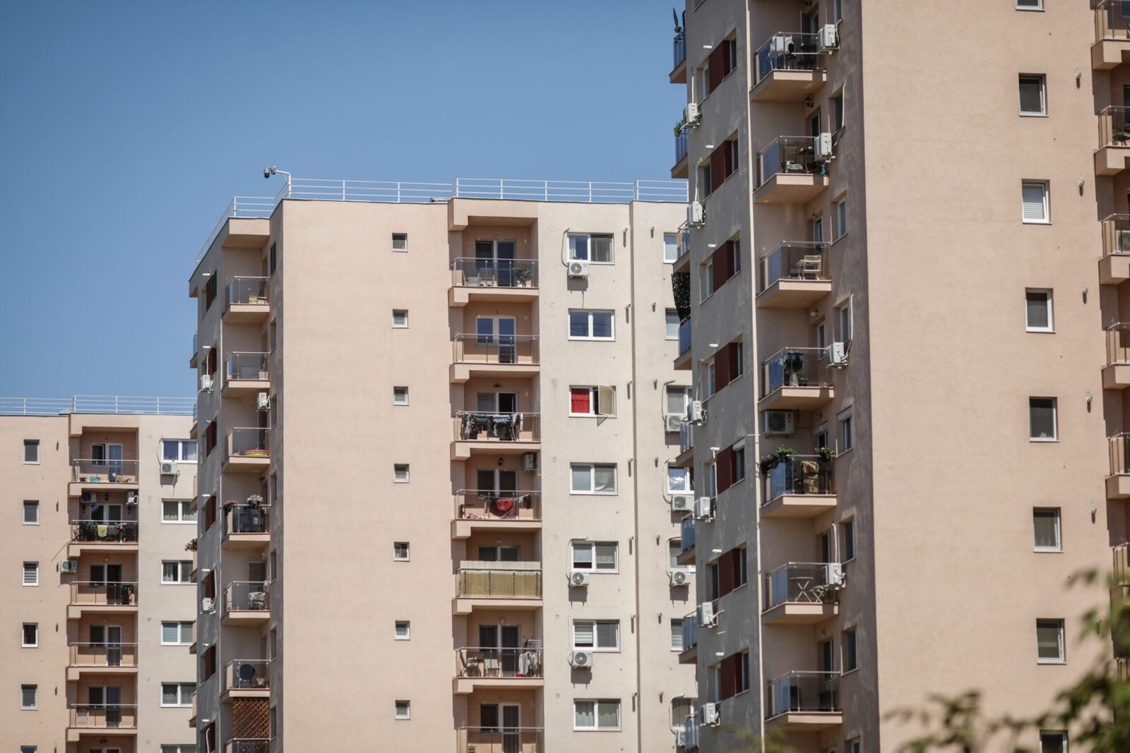 Vecinul îți distruge casa? Ce faci dacă el refuză să repare