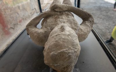 Pompeii: Haine groase de lână, dar erupție în august? Misterul istoric