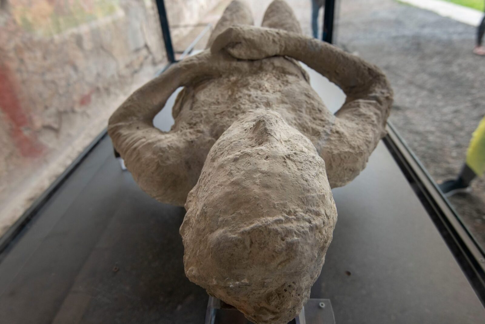 Pompeii: Haine groase de lână, dar erupție în august? Misterul istoric