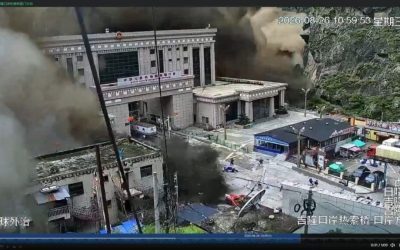 Violentă inundație, zeci de morți, sute dispăruți