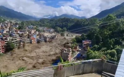 Tibet-Nepal: Viitura ucide 160, sute date dispărute