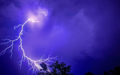 Avertisment meteo: Zeci de județe vizate de furtuni vineri