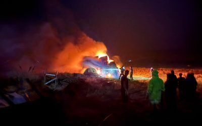 Fulger a pus pe jar o gospodărie. Pompierii au stins incendiul după două ore