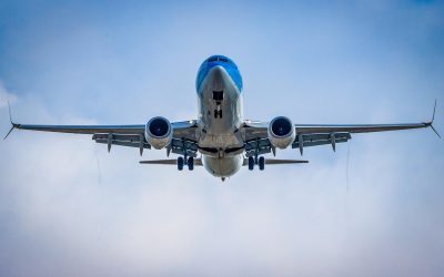 Copil neascultător, zbor anulat: scandal în avion