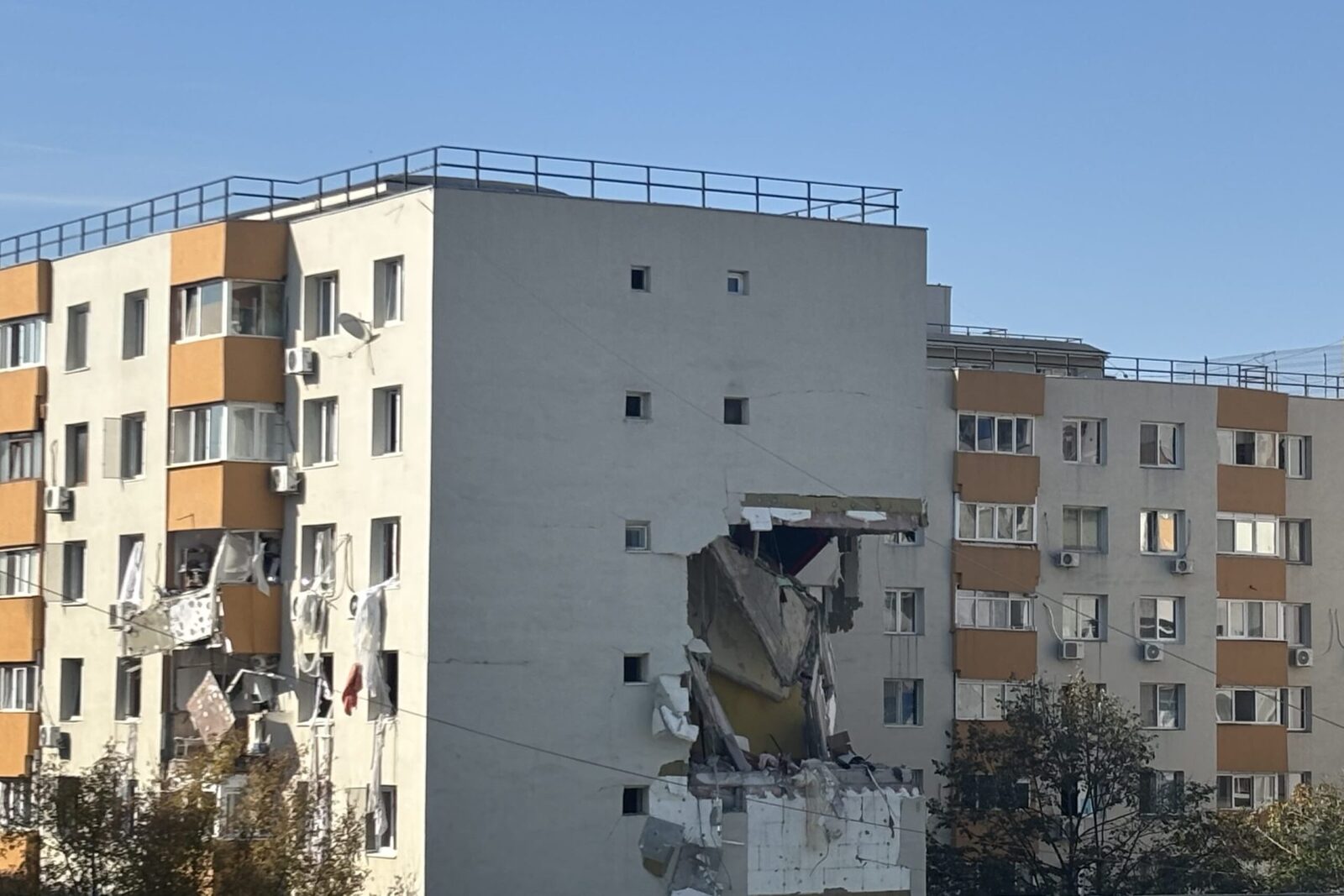 Primăria București: Blocul din Rahova, securizat după explozie