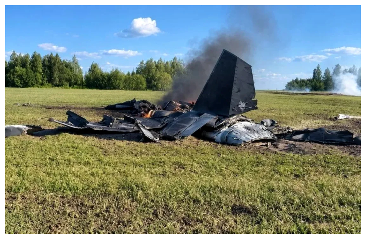 Avioane rusești s-au ciocnit în aer. Un pilot mort, altul s-a catapultat