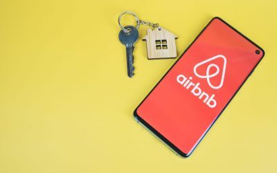 Taxe Ascunse 2026: Ce plătești dacă închiriezi pe Booking sau Airbnb
