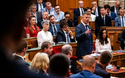 Index - Belföld - Magyar Péter beszéde csak a kezdet lesz, fontos javaslatokról vitáznak a képviselők