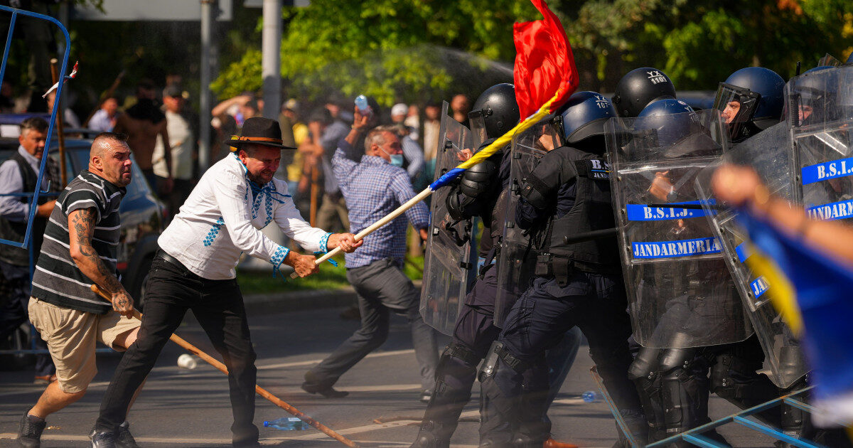 Protestul ciobanilor: Bătăi, jurnaliști agresați, 47 la Poliție în București
