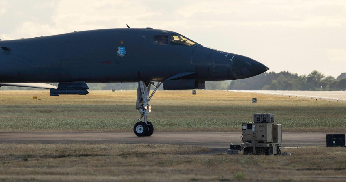 Suspiciune de atac terorist la baza aeriană americană Fairford din Anglia: cinci bărbați au fost arestați. Ce a declarat Trump