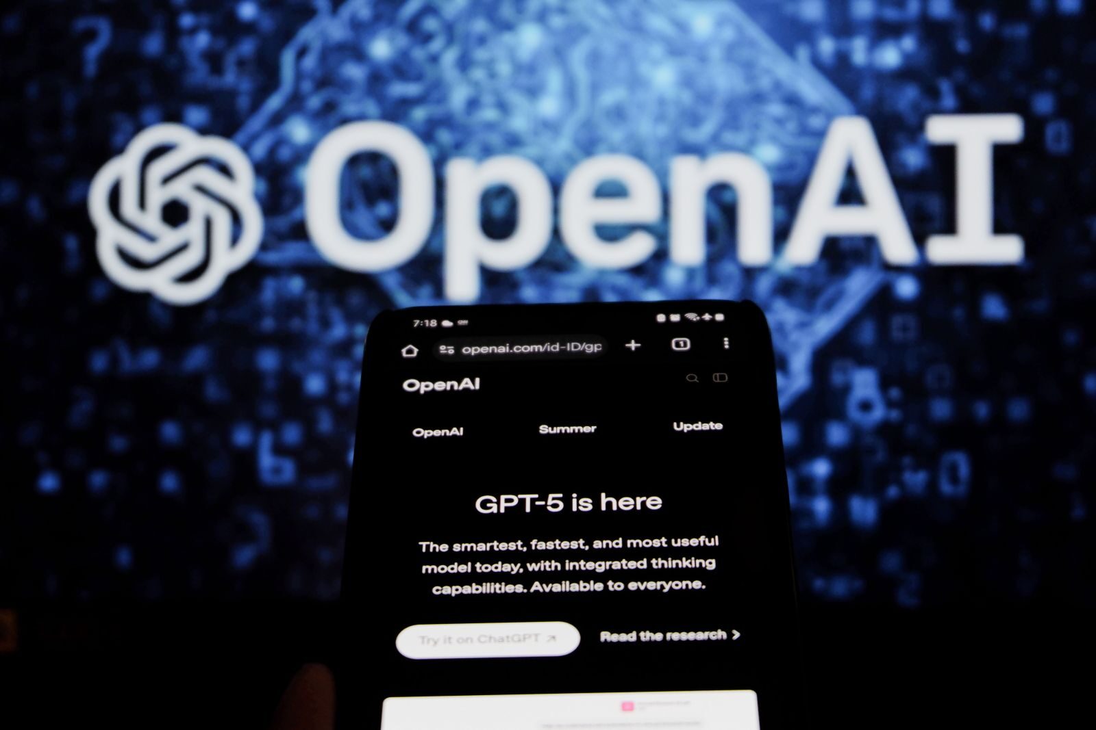 ChatGPT: Imagini ale utilizatorilor, pe afară. OpenAI investighează