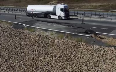 Autostrada A10, noi probleme: Crater imens pe A10 Sebeș-Turda