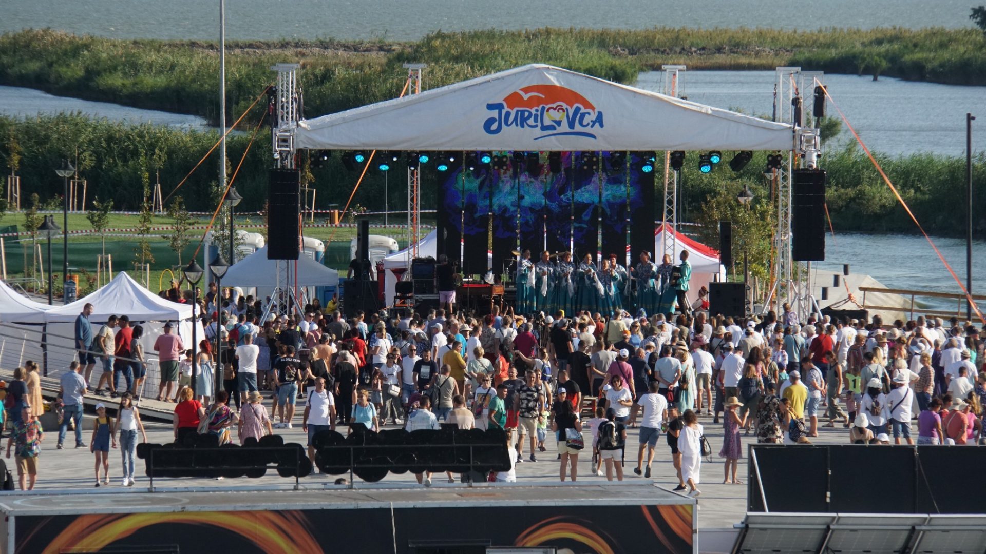 ChatGPT, festival inexistent: Mii de români înșelați la Jurilovca