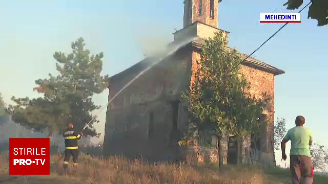 Mehedinți: Pompieri în flăcări, localnici disperați: „Arde tot, nu avem apă”