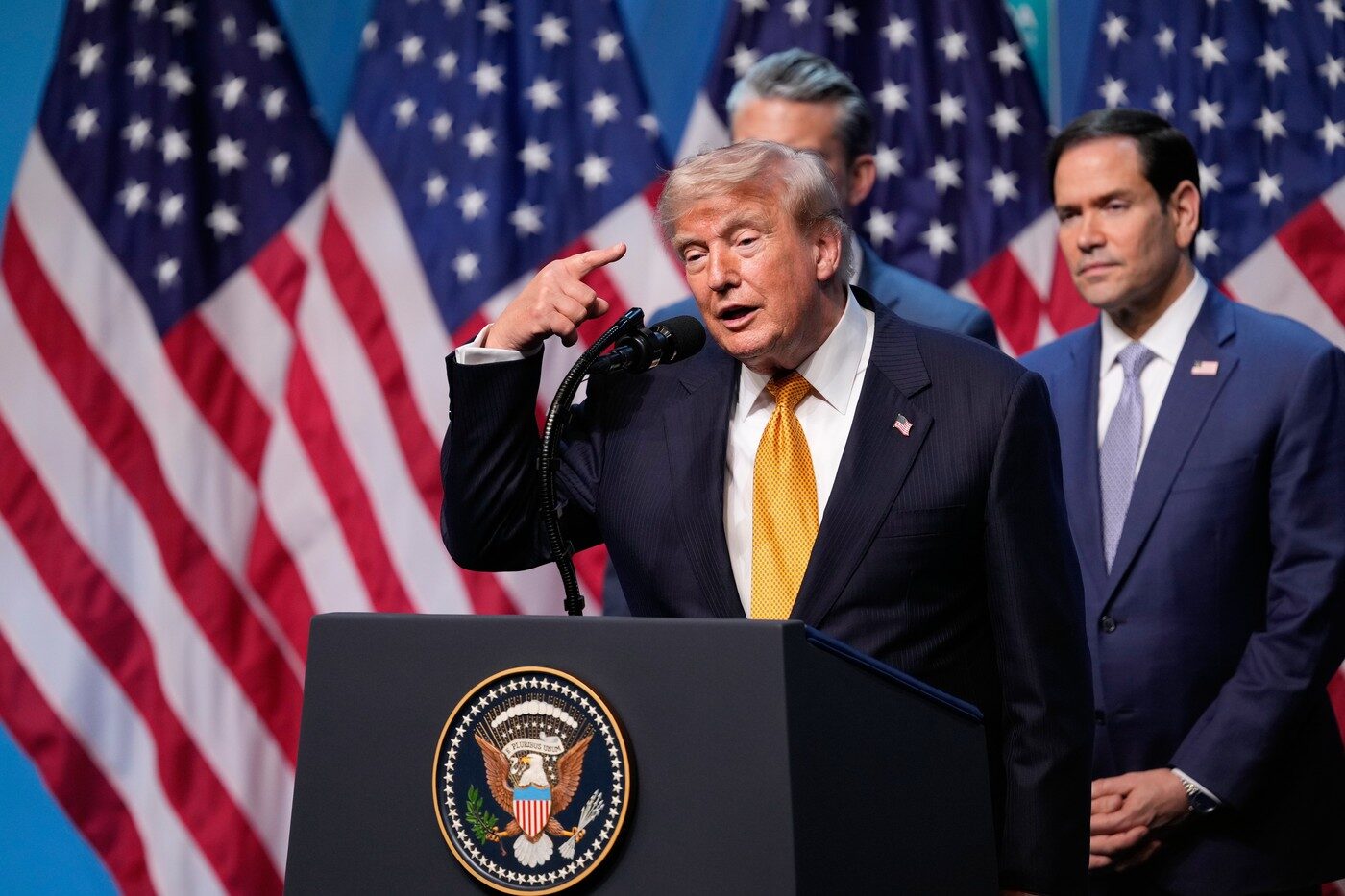 Trump la 32% încredere: Războiul din Iran și prețurile îl scufundă