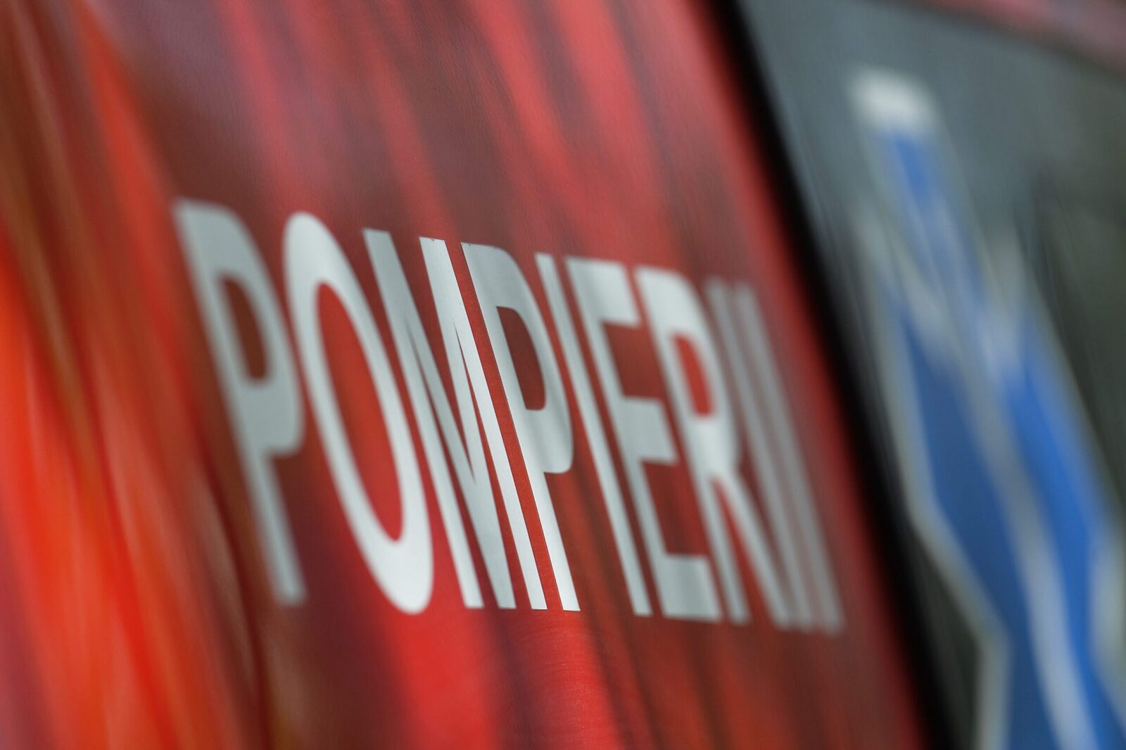 Pompierii, eroi în caz de prăbușire: Om salvat din pământ