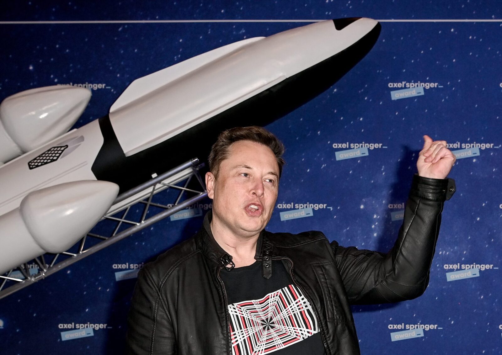 Musk vrea fuziune Tesla-SpaceX