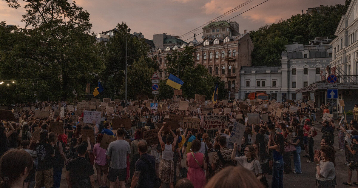 Kiev clocotește: Sute cer plecarea lui Kliciko!