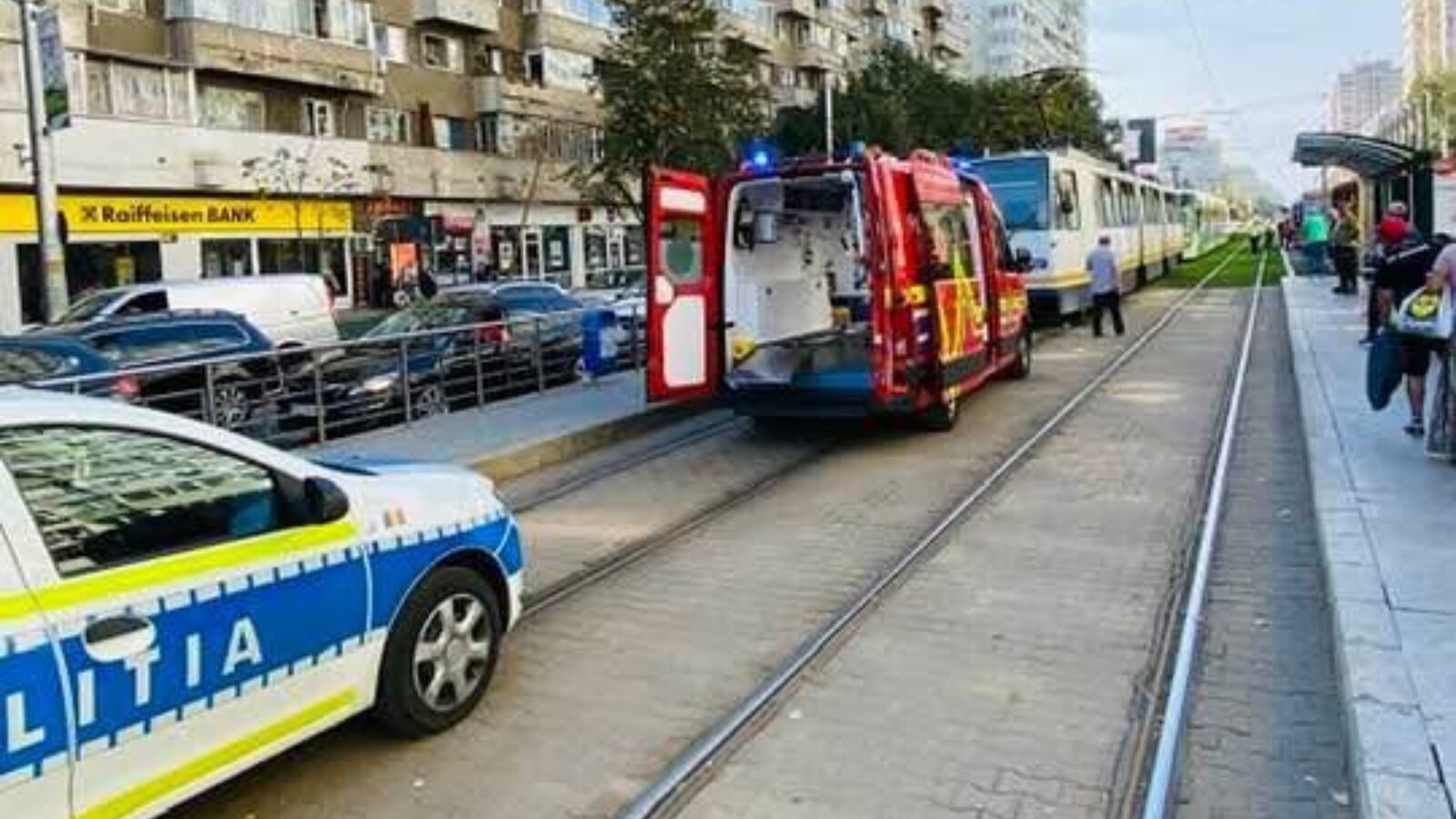 Pieton lovit de tramvai pe Pantelimon, Linia 5 blocată o oră