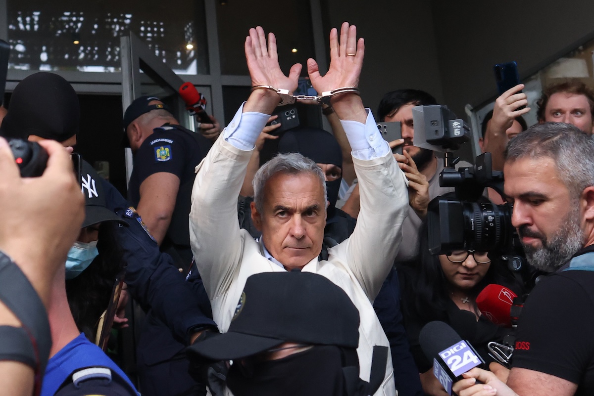 Călin Georgescu, căutat la vilă pentru spionaj?