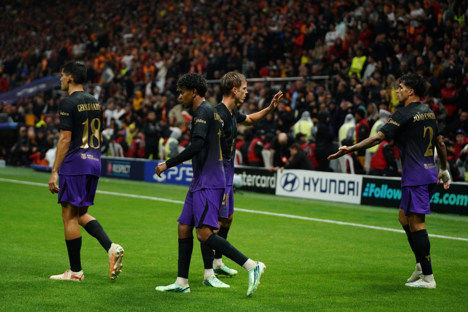 Barcelona zdrobește Istanbulul. Chivu, rușine în Champions League